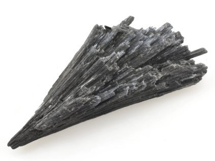 kyanit cerny krystaly 31