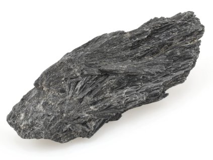 kyanit cerny krystaly 33