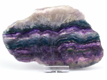 Přirozeně zbarvený fluoritový plátek se silnou kresbou.