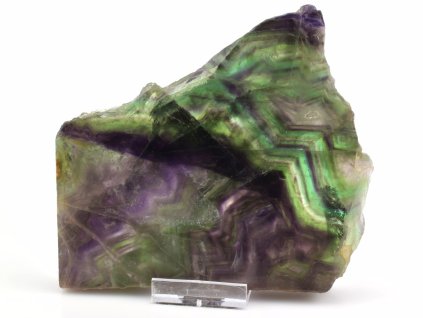 Leštěný fluorit s prolínáním barev.