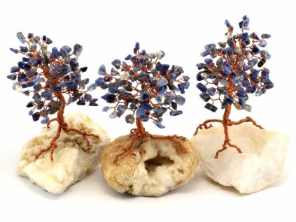 Stromeček štěstí ze sodalitu na drúze křišťálu, kámen komunikace a vnitřního klidu.