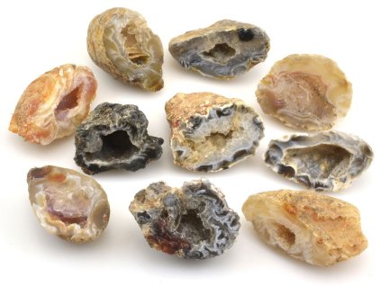 Přírodní achát peříčkový, původ Brazílie, rozměr 3–4 cm.