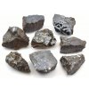 Marocký hematit s kovovým povrchem, tmavý minerál o velikosti 3–5 cm a váze 30–60 g.