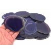 Fialové achátové plátky z Brazílie o velikosti 8–10 cm.