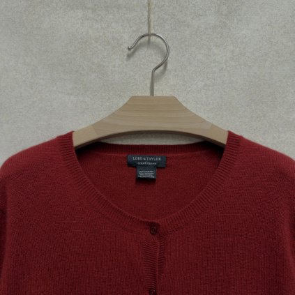 Tmavě rezavý propínací svetr ze 100% kašmíru