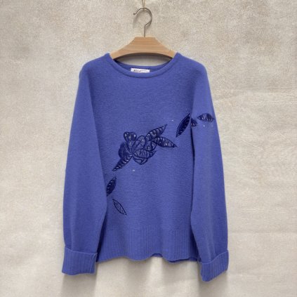 Modrý vlněný svetr s podílem angory a obrázkem