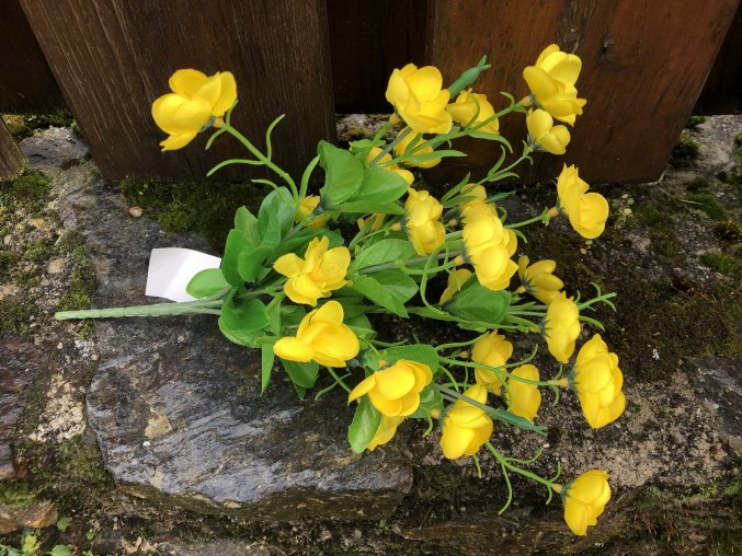 Umělé květiny blatouch žlutý