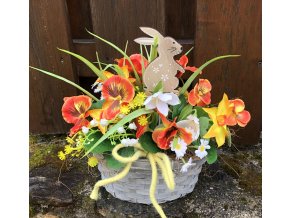 Jarní dekorace na hrob se zajíčkem