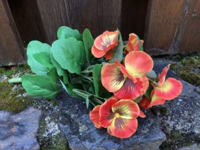 Oranžové umělé macešky 30 cm