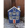 Modrý keramický domeček na svíčku