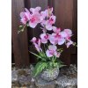 Umělá orchidej v květináči růžovo fialová