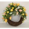 Jarní věnec na dveře s tulipány a narcisky 37 cm