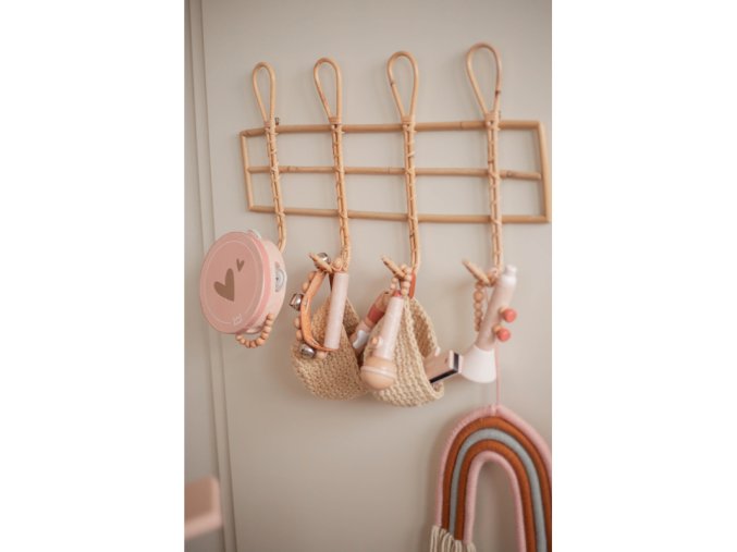 Label Label Drevená hrkálka s rolničkami - Pink