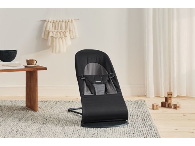 BABYBJORN Lehátko BabyBjörn Balance Soft Woven Black/Dark Grey