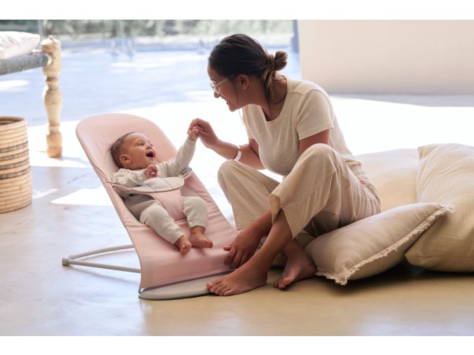 Babybjorn lehátko Balance SOFT Light Pink Grey Woven jersey