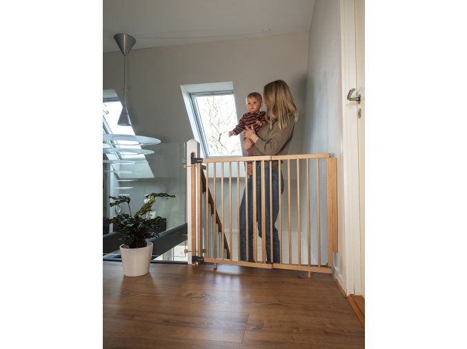 28029 vysoka drevena zabrana mona so svorkami k zabradliu 74 5 114 cm v 81cm pre schodisko