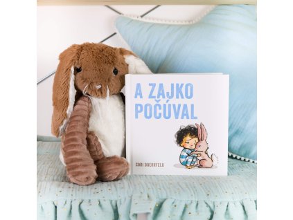 Kniha A zajko počúval – obálka s plyšovým zajkom