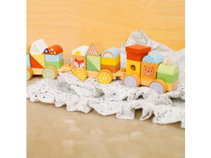 Drevený vláčik s lesnými zvieratkami v pastelových farbách