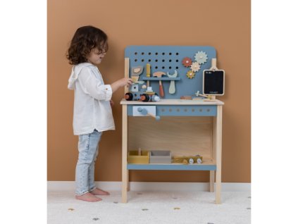 Drevený ponk Little Dutch s náradím v detskej izbe