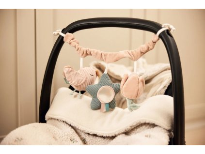 Hrazdička Lovely Birds – upevnená na kočíku s hračkami pre bábätko