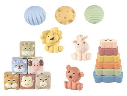 dieťa sa hrá s hračkami vo vode zvieratká