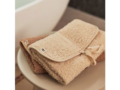 Zložená cestovná prebaľovacia podložka Boucle z jemného textilu