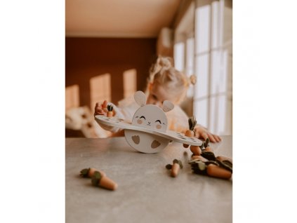 Drevená balančná hra s mrkvičkami z borovicového dreva