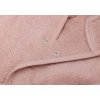 Detail mäkkého froté materiálu detského županu Jollein v ružovej farbe