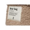 Detail textilného košíka Boucle Biscuit so štítkom Bear Hug
