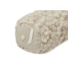 Detail mäkkej hrkálky Teddy Natural Jollein s vyšitým písmenom J