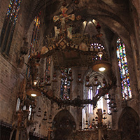 Hlavní oltář s baldachýnem katedrála Palma de Mallorca