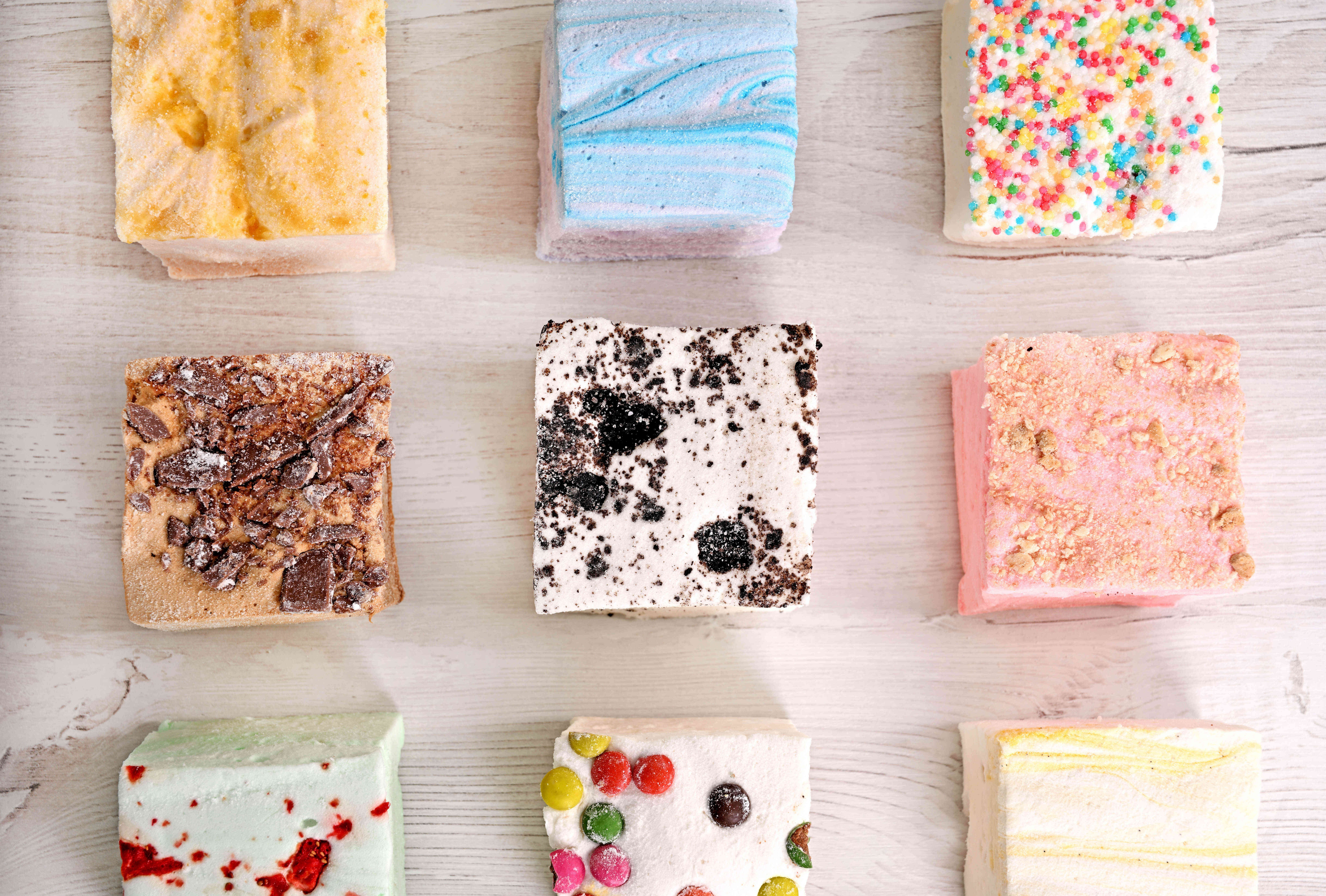 Marshmallow: Sladká cesta oblíbené cukrovinky od historie až po současnost