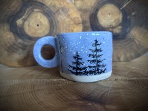 Hrnek - Zasněžený les