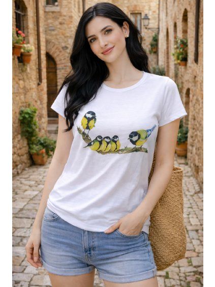 Mladá žena v italské uličce