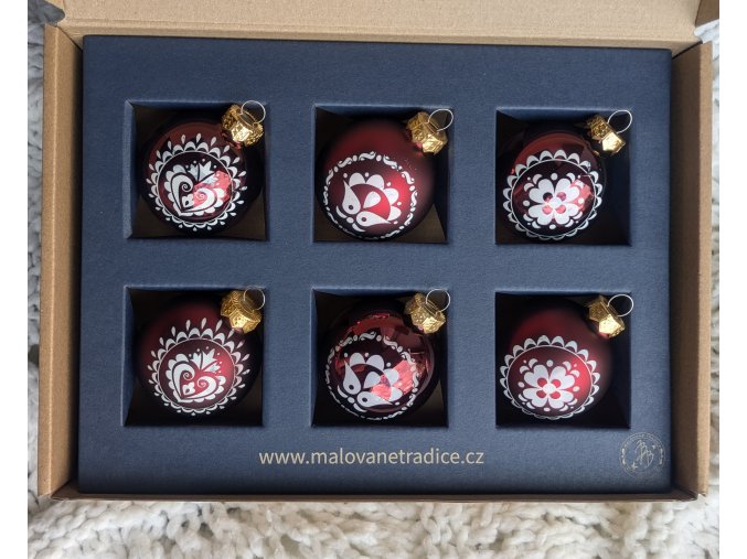 Skleněné baňky s ornamentem