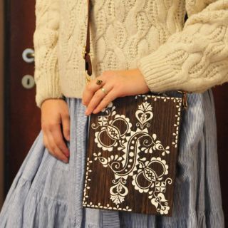 "Perníčková" malovaná kabelka Opět budu mít pauzu od malování, ale pár věcí tu ještě mám. Mezi nimi je i tahle kabelka 🤎🤍...