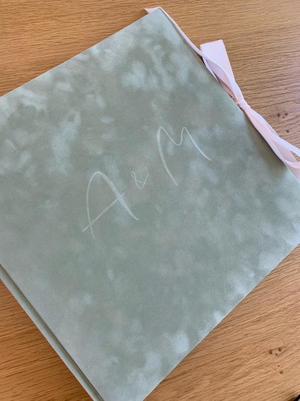 Svatební album s vlastním monogramem