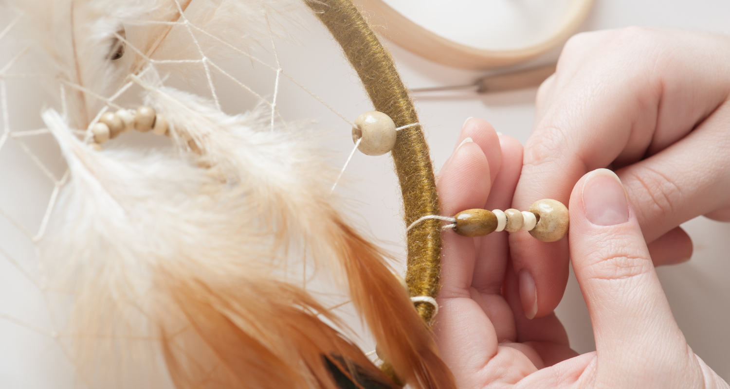 Umění správné péče o svíčky: Proč a jak upravovat knot pro optimální zážitek a bezpečnost