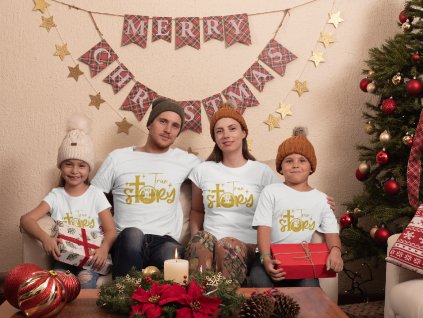 t shirt mockup of a family at their christmas decorated living room 30198 (1)
