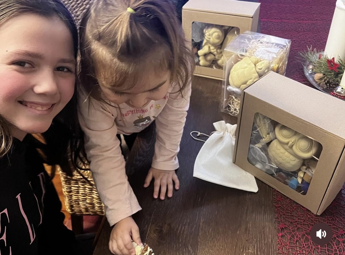 Děti s kreativními sadami Maluj3D v dárkovém balení