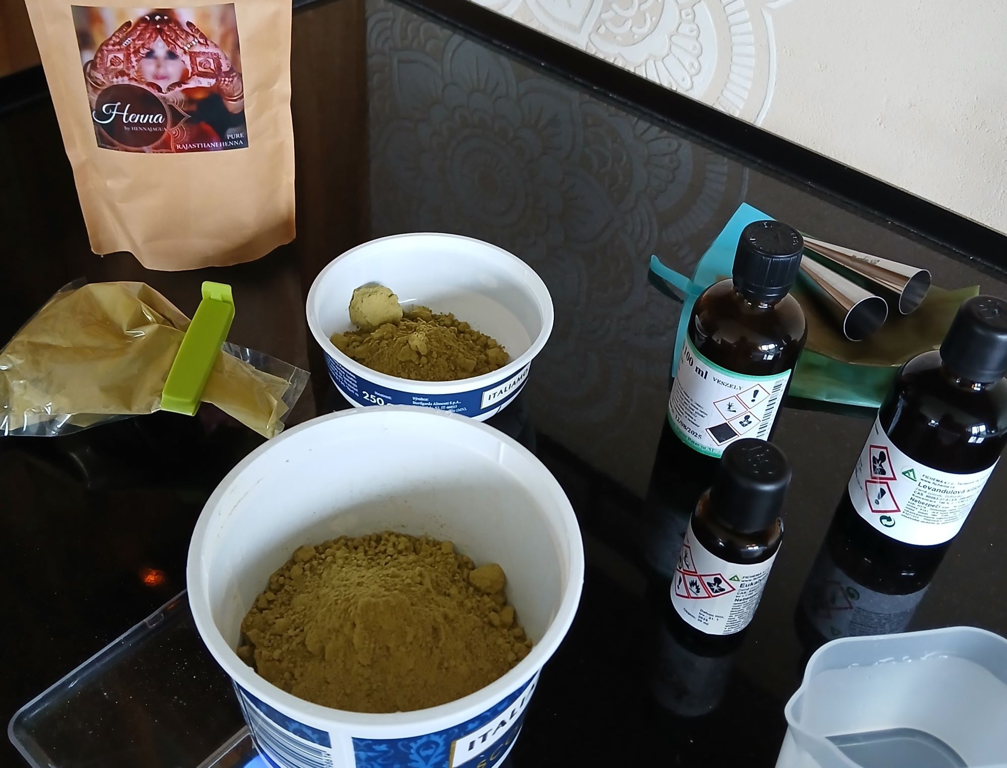 Jak si správně namíchat vlastní hennu? Zde je ověřený recept.