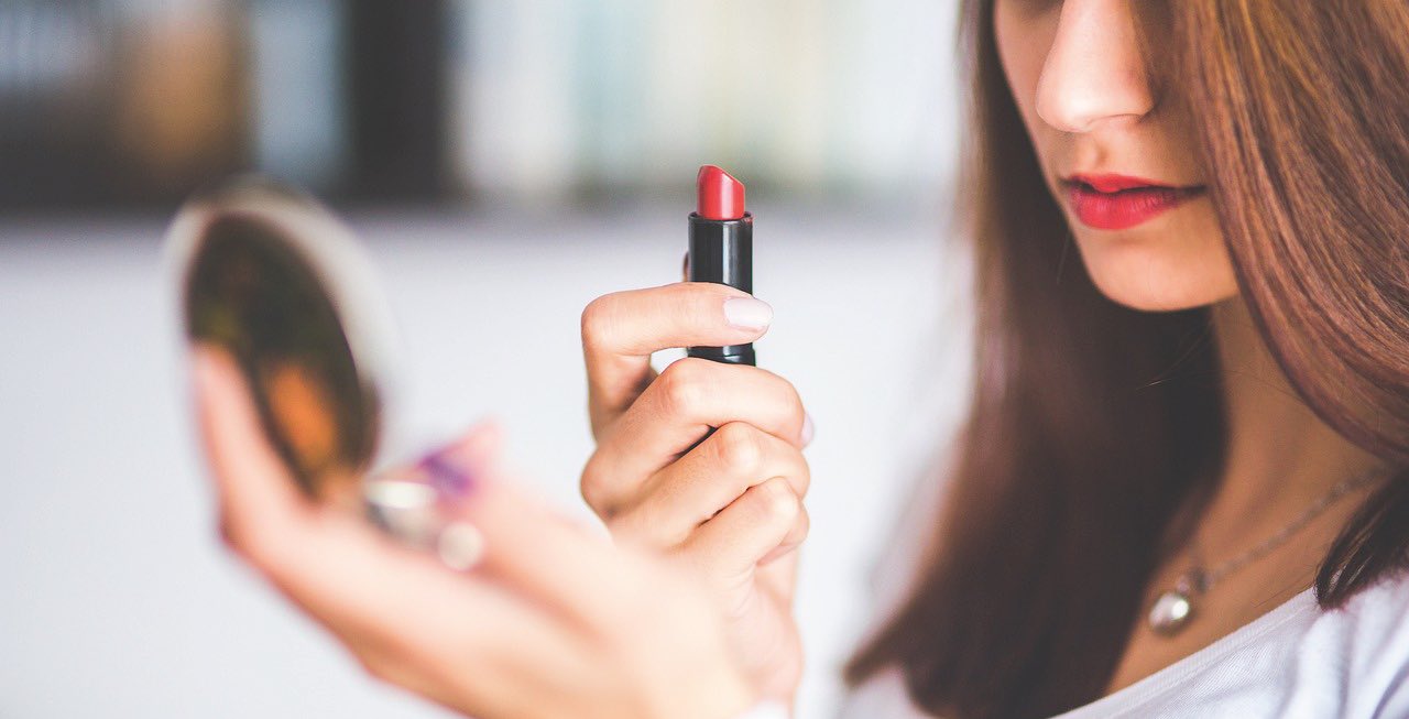 Být dámou je umění. Víte, co dělá dámu dámou?