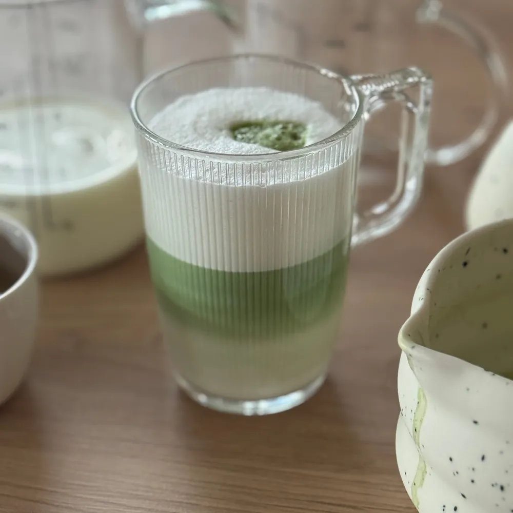 Matcha latte je hotové