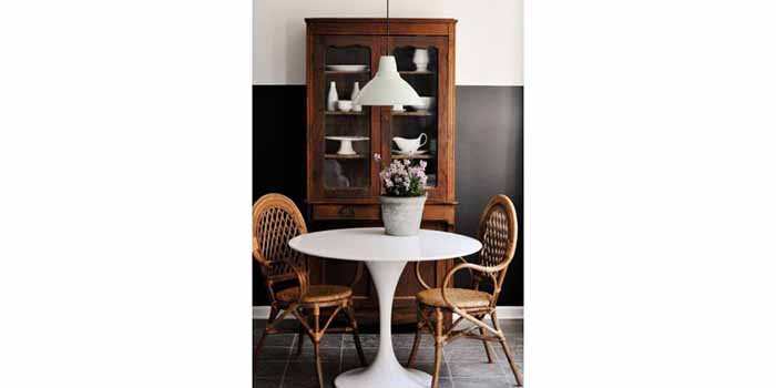 Ratanový nábytek v jídelně