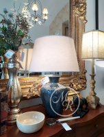 Populární stolní lampa Enduro s krásným béžovým kloboukem