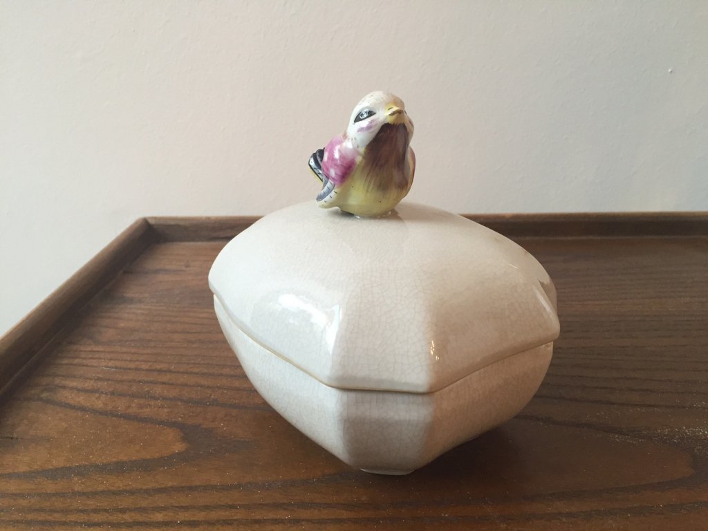 Porcelánová cukřenka s ptáčkem