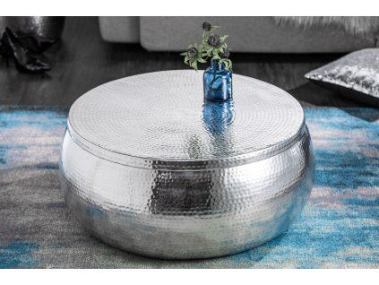 Designový konferenční stolek v interiéru