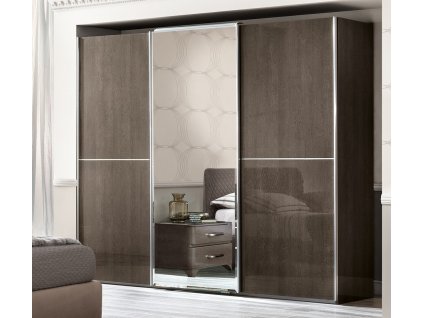 Luxusní skříň Lauren Silver 280cm ze zrcadlem a s posuvnými dveřmi. Moderní skříň vysokého lesku.