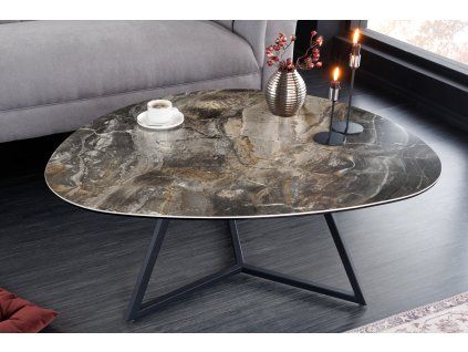 Designový konferenční stolek v interiéru