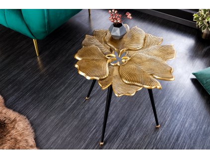 Stylový příruční stolek zlatý, s deskou tvaru listů.